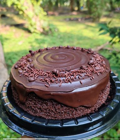 Chocolate Moist Cake 7 inci