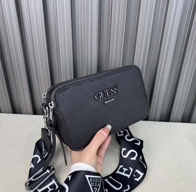 Guess Handbag – Chic & Stylish 👜✨