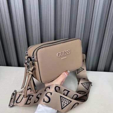 Guess Handbag – Chic & Stylish 👜✨