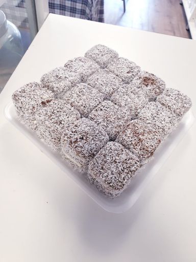 Fresh Cream Lamingtons 8's