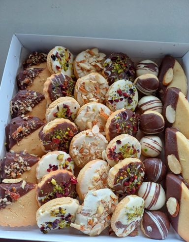 Chocolate Nut Biscuit Box 