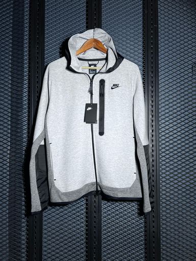 Nike Premium Dri-FIT Jacket – Stay Cool & Stylish 🏃‍♂️🔥