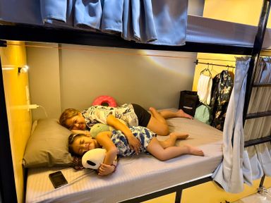 Double Bed |  All Genders | 1 pax 👤