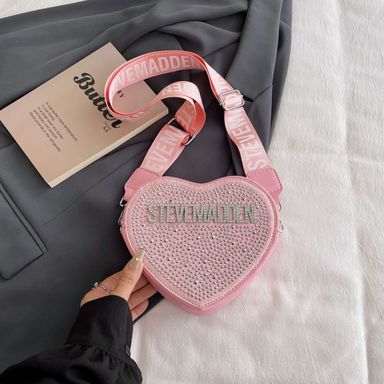 Steve Madden Heart-Shaped Crossbody Bag – Chic & Playful Accessory 💖👜