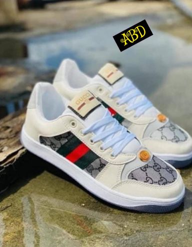 Gucci Adult Sneakers – Iconic Style Meets Everyday Comfort 👟✨