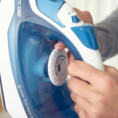 STEAM IRON -TAURUS- BALTIC 220-240W