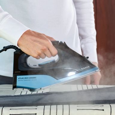 STEAM IRON- TAURUS - ATLAS 2600