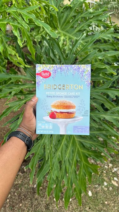 Bridgerton Petite Sponge Cake Mix
