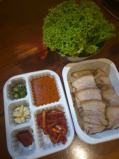 보쌈(bossam)+갈릭소스+씻은묵은지