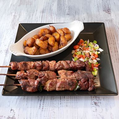 Alloco + Brochettes de bœuf 