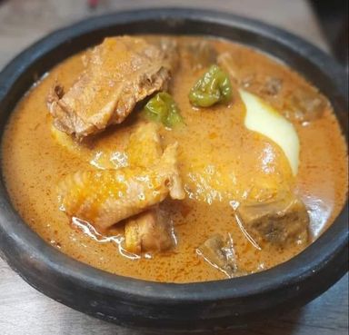 Sauce d'arachide avec igname pilée - CHEZ MALIBU