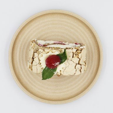 Pistachio Meringue Cake with Raspberries 100g