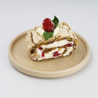Pistachio Meringue Cake with Raspberries 100g