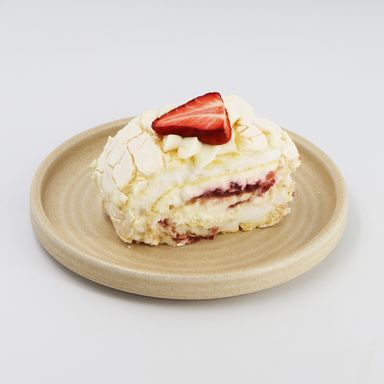 Meringue Cake with Strawberries 100g