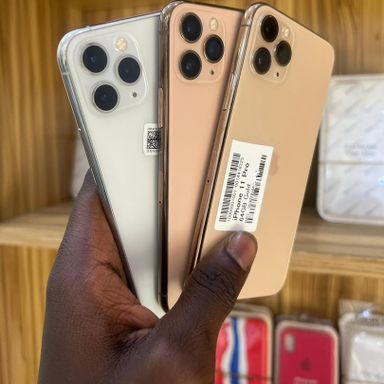 Iphone 11 Pro 64 Go (venant presque neuf - Garantie 3 mois sauf écran)