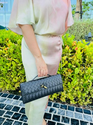 Bottega venetta andiamo clutch black 