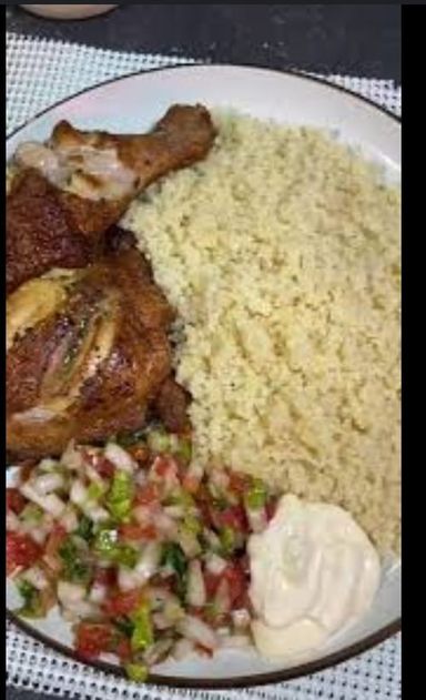 Attièkè avec un demi poulet - ATTIEKE DEKOUNGBE