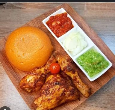 Pâte rouge + demi poulet - ATTIEKE DEKOUNGBE