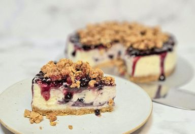 Blueberry Crumble Cheesecake