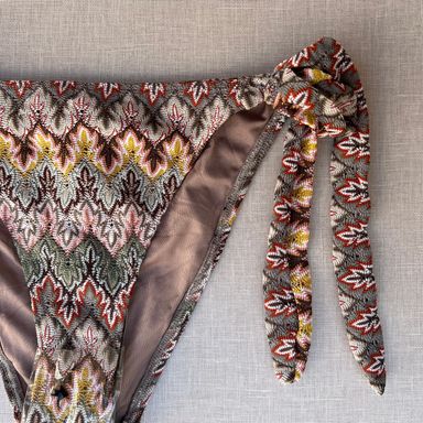 Multicolor Leaf Pattern Knit Tie-Side Bikini Bottoms