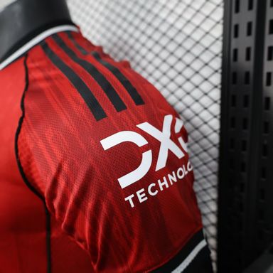 Manchester United 2025/2026 jersey latest 