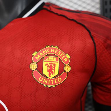 Manchester United 2025/2026 jersey latest 