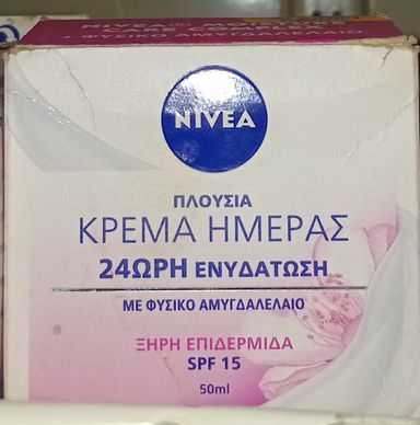 Nivea Ess. Moist. Day Cream Almond Oil 50ml