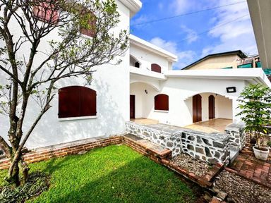 2 plateaux _Vallons | Villa Triplex de 12 pièces | 450 millions CFA | + de détails en description  
