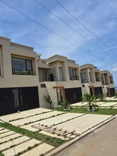 Riviera_Abbata | Triplex de 8 pièces | 350 millions CFA | + de détails en description 