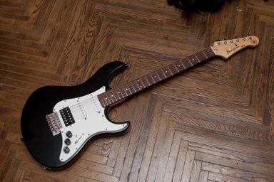 GUITARE ÉLECTRIQUE YAMAHA PACIFICA PAC012