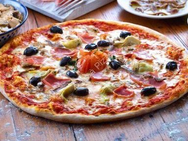Pizza quatre saisons de chez Mondésir 