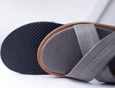 Plain cross slippers 