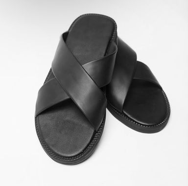 Plain black cross slippers 