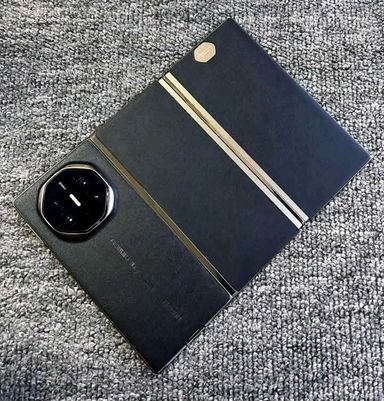 BRAND NEW HUAWEI MATE XT/ ULTIMATE DESIGN Tri fold 5G