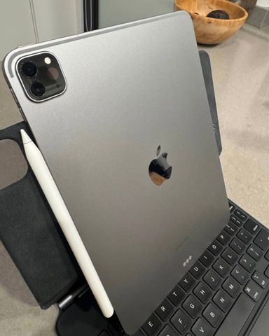  Pack iPad Pro 11” (4e génération) + Magic Keyboard + Apple Pencil 2