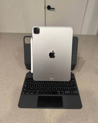  Pack iPad Pro 11” (4e génération) + Magic Keyboard + Apple Pencil 2