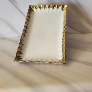 Assiette Rectangulaire Blanche et Or - صحن مستطيل أبيض وذهبي