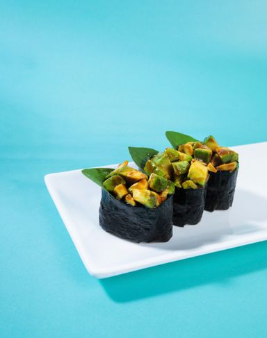 Gunkan with avocado (47g) 1pc