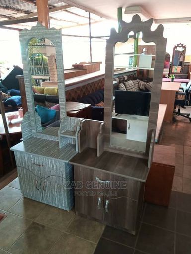 Dressing mirrors 