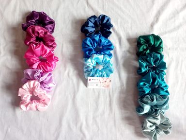 🌷 Satin Scrunchies
