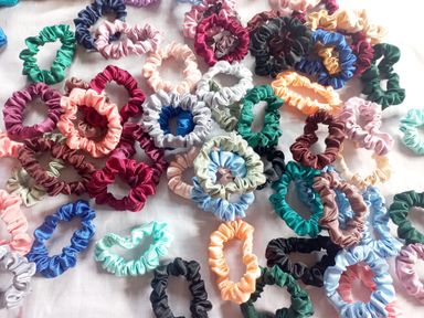 🌷 Satin Scrunchies