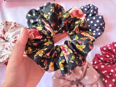 🌷 Floral Scrunchies – Your Hair’s Favorite Bouquet 🌷
