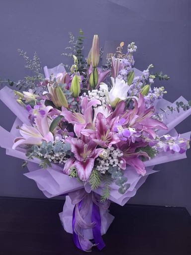 PREMIUM LILY BOUQUET 