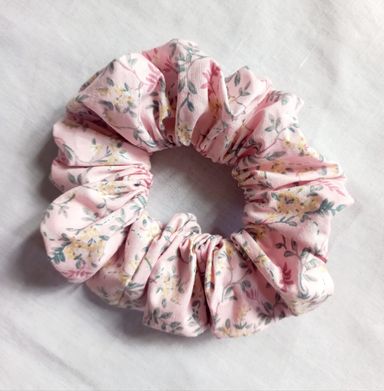 🌷 Floral Scrunchies – Your Hair’s Favorite Bouquet 🌷