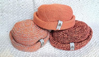 Peach crochet beanie by Phaks