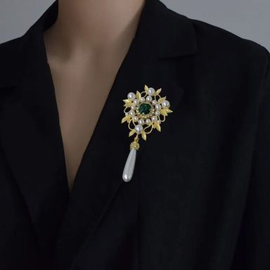 Broche de poitrine exquise pour femmes, Design tendance, lettres de luxe, strass, broches de poitrine, pardessus, pull, accessoire, 2025