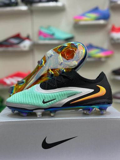 Crampons Nike Phanton 6