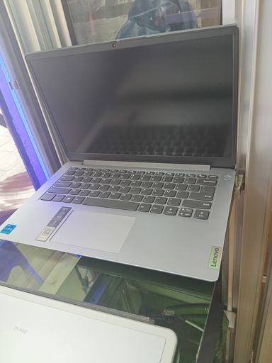 LENOVO CORE i3 AVEC 512GB SSD ET 8GB RAM 14,0’ N