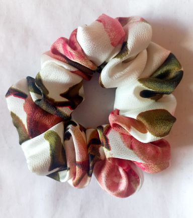 🌷 Floral Scrunchies – Your Hair’s Favorite Bouquet 🌷