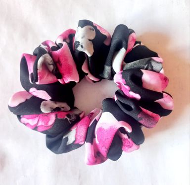 🌷 Floral Scrunchies – Your Hair’s Favorite Bouquet 🌷